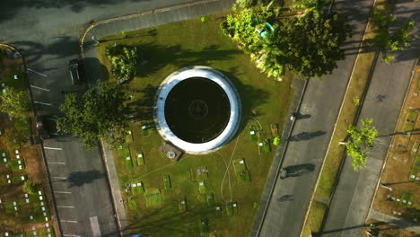 Top-down-drone-shot-above-the-MMP-Fountain-in-Manila-memorial-park,-sunny-Philippines
