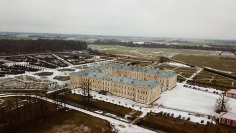 Schloss-Rundale,-Lettland,-Baltikum,-Europa,-Drohnenansicht