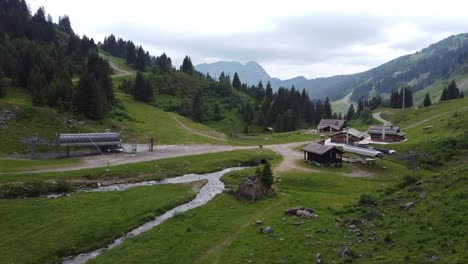 Ski-valley-in-the-french-alps-in-the-summer