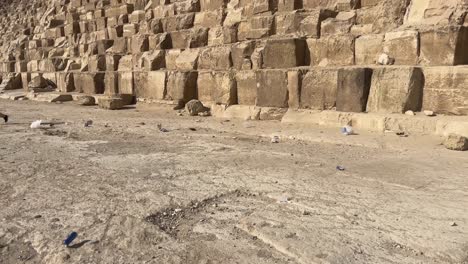 Sunny-day-at-the-base-of-the-Great-Pyramids,-wind-blowing