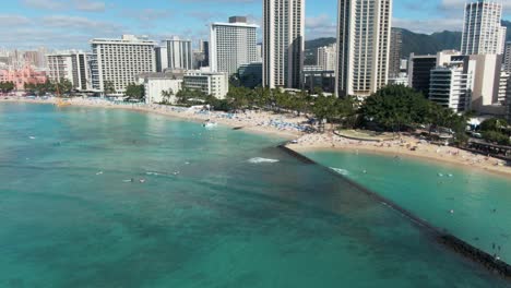 High-rise-hotels-in-Waikiki-shore-in-Ohau-Hawaii,-aerial-establishing-shot