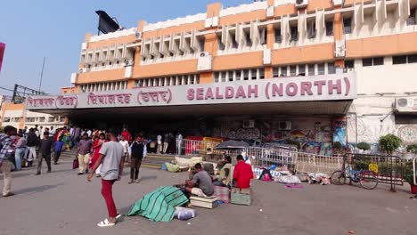 Sealdah-Station-Führt-Weiterhin-Die-Lange-Tradition-Von-Kalkutta-Fort