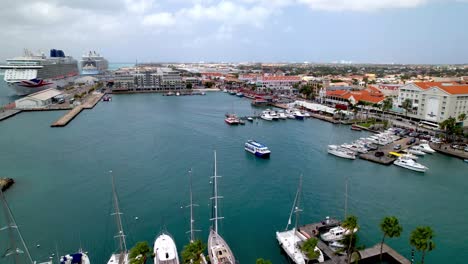 Luftaufnahme-Des-Hafens-Und-Einkaufsviertels-Von-Oranjestad,-Aruba