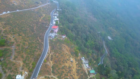 Paisaje-De-Darjeeling-Jardín-De-Té-Y-Bucle-Batasia-Vista-Aérea-De-Darjeeling-Y-Tren-De-Juguete-Darjeeling