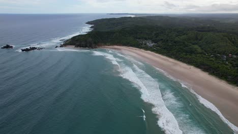 Aerial-View-Of-Broken-Head-Beach-In-Byron-Bay,-NSW,-Australia---Drone-Shot