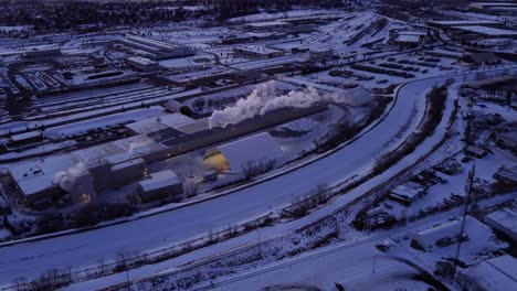 Zona-Industrial-De-Petróleo-Y-Gas-Durante-El-Invierno.