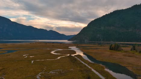 Berge,-Wasser-Und-Bäume-Im-Howe-Sound