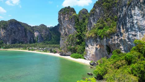 Klippenfelsen-Am-Railay-Beach,-Krabi,-Thailand