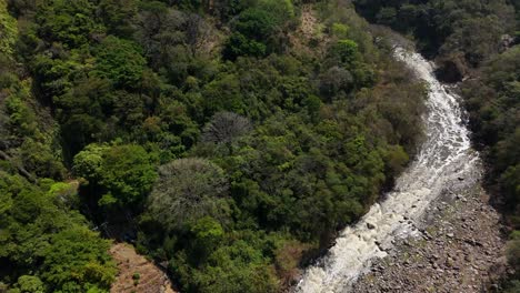 Luftdrohne-Tropischer-Wald-Fluss-Costa-Rica