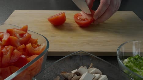 Kochen-Von-Gemüse-In-Der-Küche-Zu-Hause