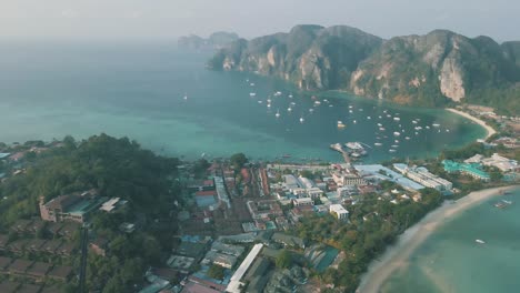 Hermosas-Imágenes-De-Drones-En-Cámara-Lenta-De-Las-Islas-Phi-Phi-De-Tailandia