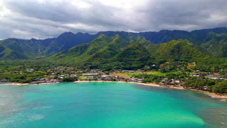 Scenery-Of-Mountains-And-Turquoise-Ocean-In-Oahu-Island,-Hawaii---Aerial-Drone-Shot