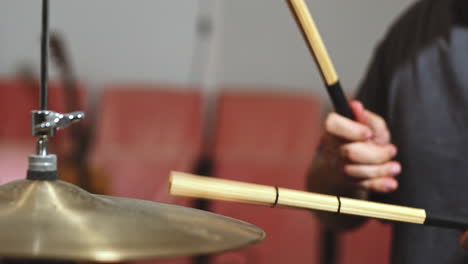 drummer-play-alone-in-studio-close-up-of-drum,-stick-play-jazz-on-cymbal