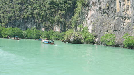 Sur-De-Tailandia-Hermoso-Paisaje-Natural-Barcos-De-Cola-Larga-Navegando-En-El-Golfo