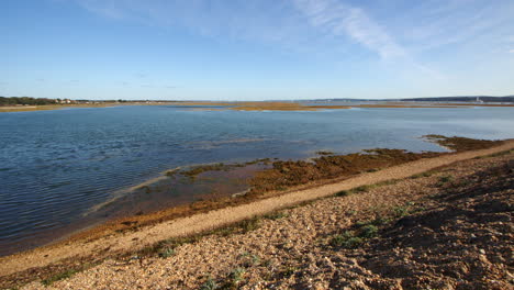 Weite-Aufnahme-Mit-Blick-über-Die-Sümpfe-Von-Keyhaven-Von-Hurst-Spit