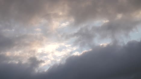 Timelapse-of-rainy-clouds-in-the-sky-that-sweeps-past