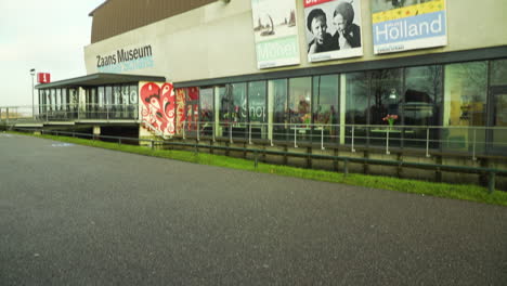 Zaans-Museum-in-the-Netherlands,-great-tourist-attraction,-popular,-tilt-up