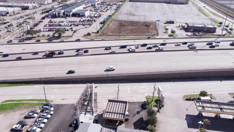 Houston,-Texas,-USA,-Drohnenaufnahme-Des-Verkehrs-Auf-Der-Interstate-610-In-Südlichen-Stadtteilen