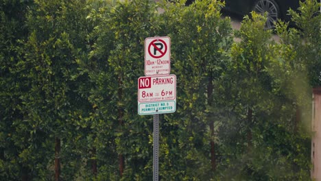 No-Parking-Sign-in-Los-Angeles's-5th-City-Council-District-on-Rainy-Day,-Detail