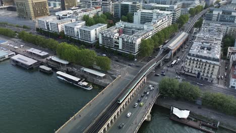 Metro-train-passing-on-Bercy-bridge-towards-Quai-de-La-Gare-station,-Paris-in-France