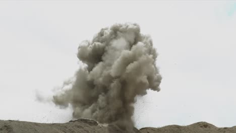 E1,-Slow-motion-recorded-dust-explosion-10-meter-height