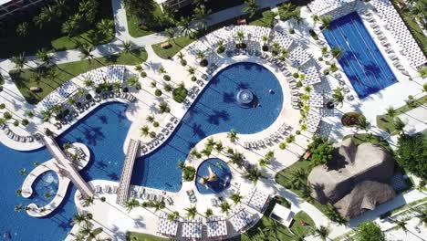 Luftbildvideo-Des-Hotels-Und-Der-Pools-An-Der-Riviera-Maya