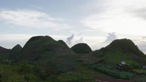 Malerischer-Panoramablick-Auf-Die-Grünen-Hügel-Auf-Dem-Osmeña-Berggipfel-Auf-Den-Philippinen