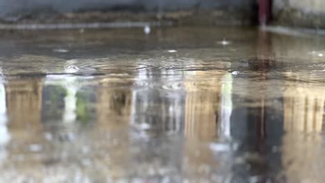 Regenzeit.-Wasserpfützen-An-Regnerischen-Tagen