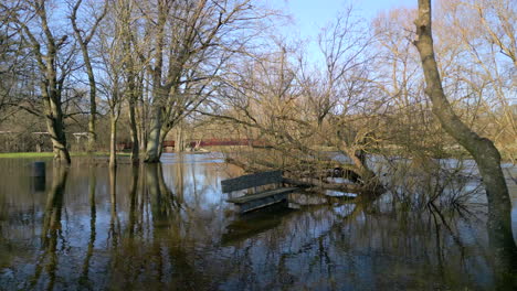 Drohnenaufnahme-Einer-überfluteten-Bank