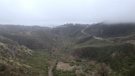 Santa-Monica-Mountains-In-Malibu,-Kalifornien-Drohnenvideo-Geht-Weiter