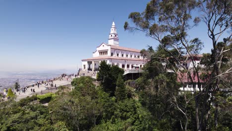 Monserrate-Heiligtum-Mit-Blick-Auf-Bogotá,-Kolumbien