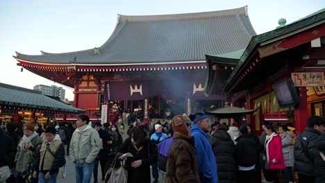 Beautiful-atmosphere-at-Senso-ji-Shrine-in-Tokyo,-Japan-with-incense-smoke