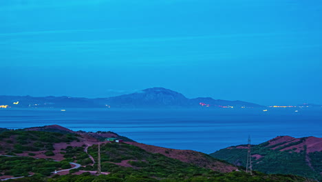 Time-lapse-De-La-Hora-Azul-De-La-Mañana-A-Través-De-La-Bahía-De-San-Francisco-Con-Barcos-Navegando