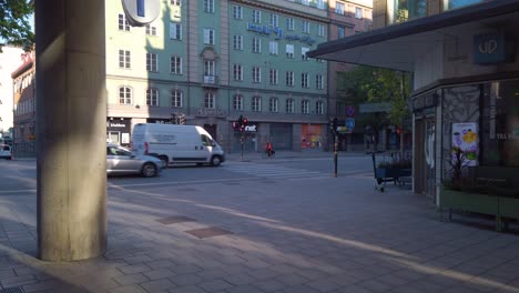 Statische-Ansicht-Des-Verkehrs-Auf-Sveavagen,-Palmes-Todesort-In-Stockholm