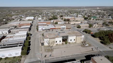 Centro-De-Sweetwater,-Texas,-Con-Video-De-Drones-Moviéndose-En-Círculo