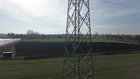 Vista-Aérea-De-La-Utilidad-Del-Poste-De-Energía-Desde-Abajo-Hacia-Arriba.-Líneas-Eléctricas.