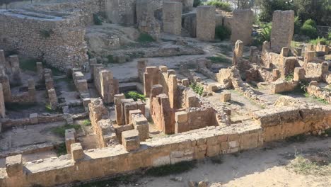 Día-Soleado-Sobre-Antiguas-Ruinas-Romanas-En-Cartago,-Túnez,-Mostrando-La-Arquitectura-Histórica