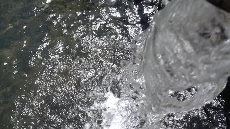Water-Splash-in-Super-Slow-Motion