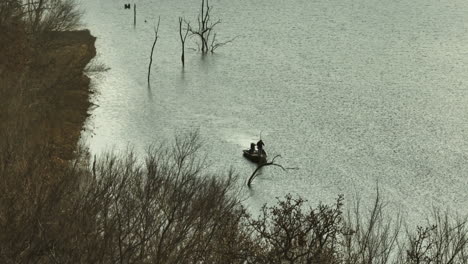 A-View-Of-A-Man-In-A-Boat-Fishing-At-Swepco-Lake-In-Benton-County,-Arkansas,-USA