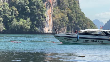 Speed-Boats-parked-in-Southeast-Asia-Thailand-Krabi-beautiful-landscape