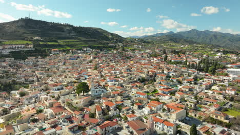 Beautiful-city-Lefkara-in-Cyprus-on-a-sunny-summer-day,-aerial-dolly-out