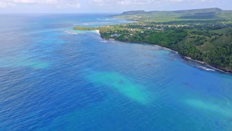 Playa-La-Playita-Strand-In-Las-Galeras-Auf-Der-Halbinsel-Samana,-Dominikanische-Republik