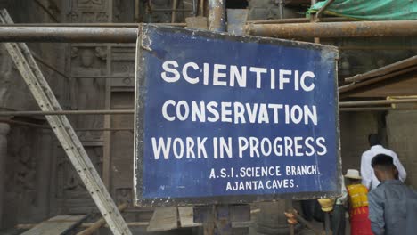 Trabajo-Científico-De-Conservación-En-Curso-En-Las-Antiguas-Cuevas-De-Ajanta.