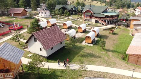 Pueblo-De-El-Paso,-Montaña-Zlatibor,-Serbia