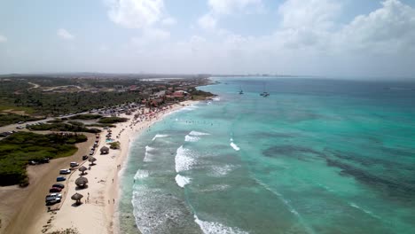 Luftaufnahme-Des-Malmok-Beach-In-Aruba-über-Dem-Karibischen-Meer
