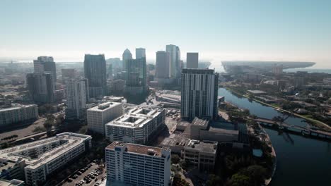 Vista-Aérea-Del-Amanecer-Sobre-El-Centro-De-Tampa