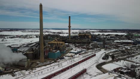 Toma-Aérea-De-Fonderie-Horne-En-Rouyn-noranda,-En-El-Norte-De-Quebec.