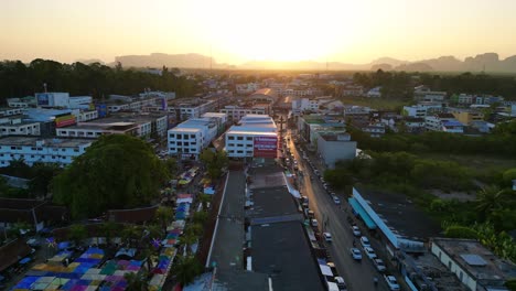 Sonnenuntergang-Stadt-Krabi-Altstadt-Thailand