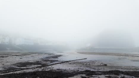 Sehr-Neblig-Und-Nebligen-Szene-An-Der-Küste-Des-Vereinigten-Königreichs