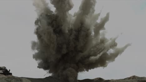 E5,-Super-slow-motion-recorded-dust-explosion-10-meter-height